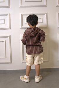 Natural cargo shorts